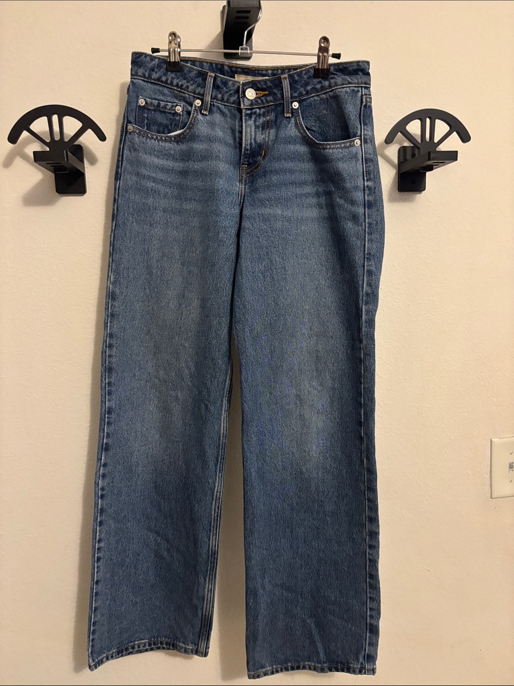 Levi’s Low Loose jeans - like new!